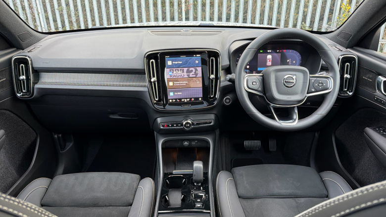 Volvo XC40 2.0 B4P Ultimate Dark 5dr Auto Petrol Estate